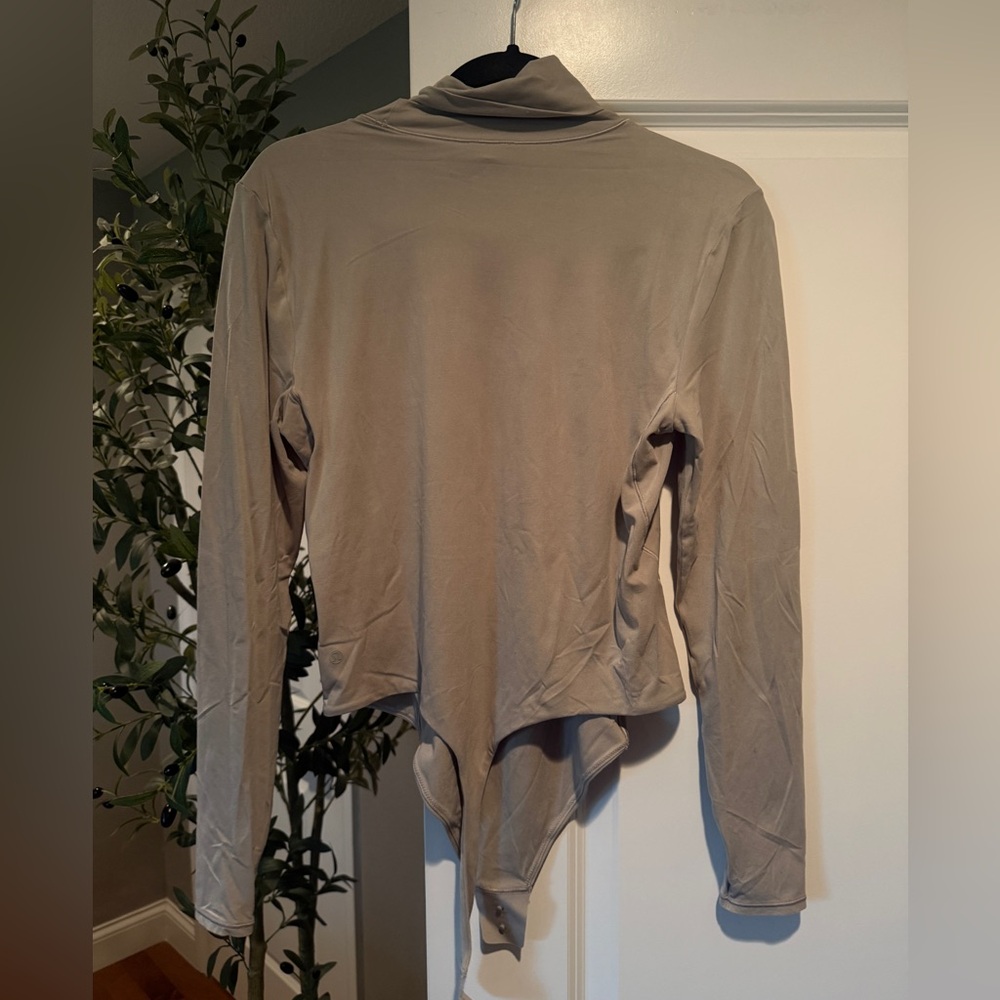 Lululemon Long Sleeve bodysuit - Picture 5 of 5